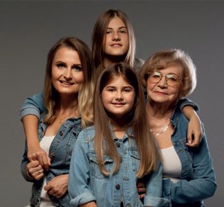 Lena Sulz z mamą, babcią i siostrą