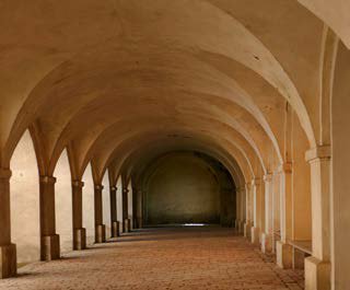 Krużganki wokół kościoła