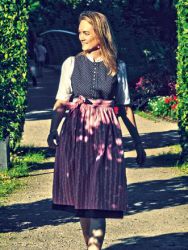 Dirndl tradycja i nowoczesność na co dzień i od święta